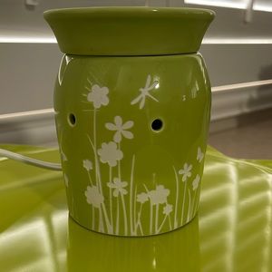 Scentsy Meadow Mid-Size Warmer Lime Green Dragonfly Butterfly Flowers Spring